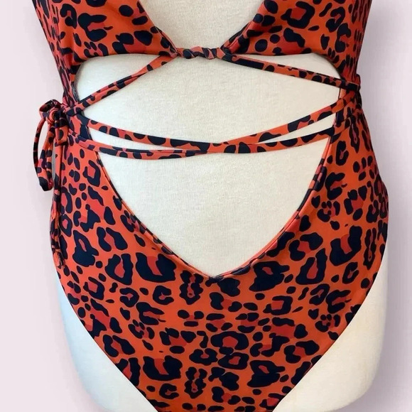 Fashion Nova One Piece Plunging Wrap Around Swimsuit Plus Size 3X Animal Print - Picture 6 of 16